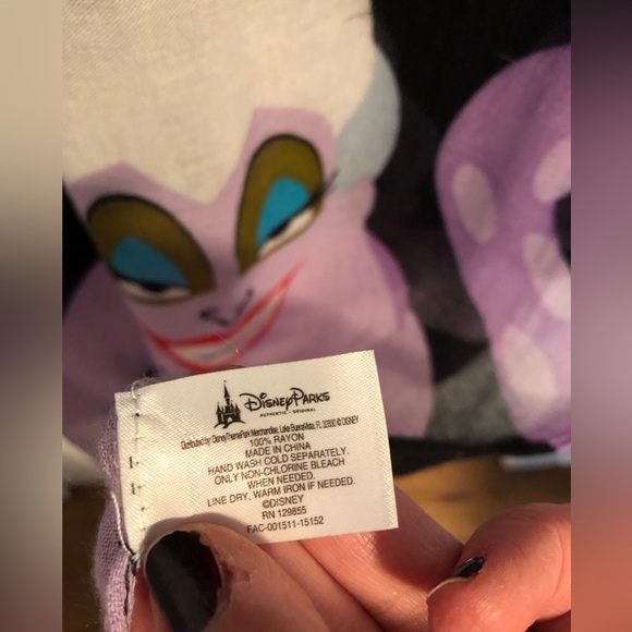 Ursula DisneyParks Lightweight Scarf - Picture 7 of 7
